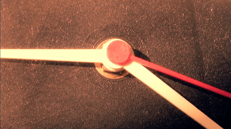 Violência - relogio.png